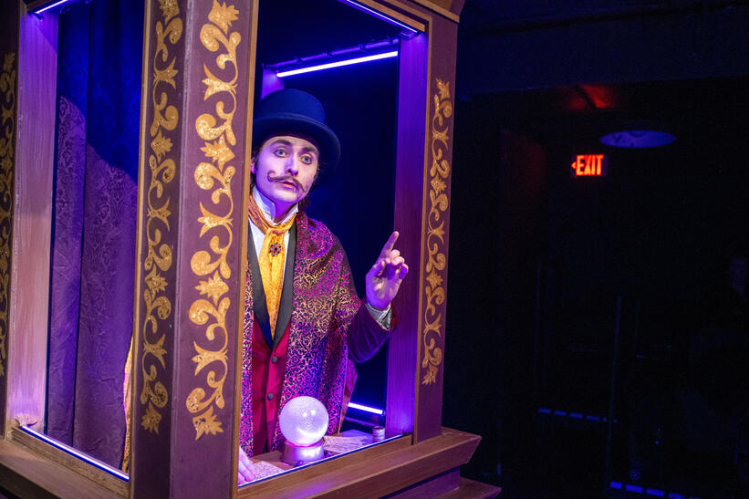 Production Photos: Philip Hamer